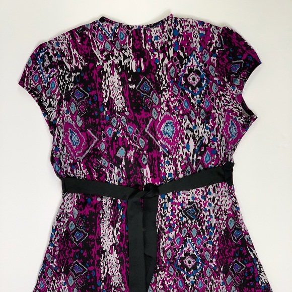 THERAPY | Cap Sleeve Waist Tied Patterned Blouse - Picture 4 of 9